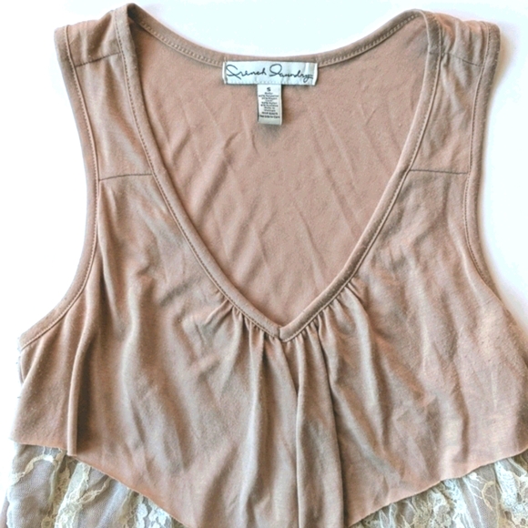 Lace Sleeveless Top - Picture 2 of 5